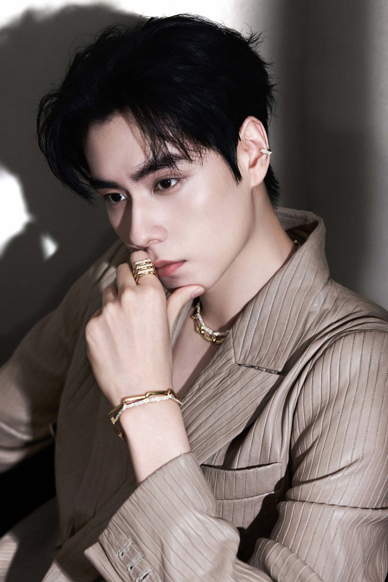 ThailandYo71826's tweet photo. #หูอี้เทียน #HuYitian กับเสน่ห์ที่โดดเด่นอย่างเป็นธรรมชาติ ชวนให้ละสายตาไม่ได้

#YOUKU #YOUKUThailand https://t.co/qrs0mI3XLC
