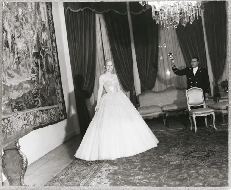 Negroni211's tweet photo. @nicogallardo97 NUNCA VIO A EVITA VESTIDA POR CHRISTIAN DIOR?? https://t.co/cC4HRtitrt