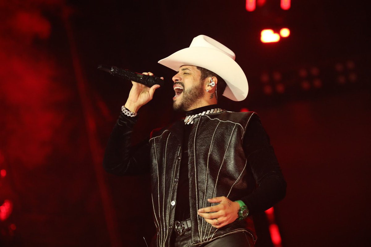 CarlosAmayaR's tweet photo. ¡La música regional mexicana se tomó Tunja 🤩!

Gracias a @GrupoFirme por llevarse un pedacito de Boyacá en el alma 😍.

Hoy el corazón de la #BoyacáGrande vibró de alegría y emoción. 

Bienvenidos siempre a la tierra de la libertad. Fue una noche extraordinaria 💚. https://t.co/2zw1G6svXw