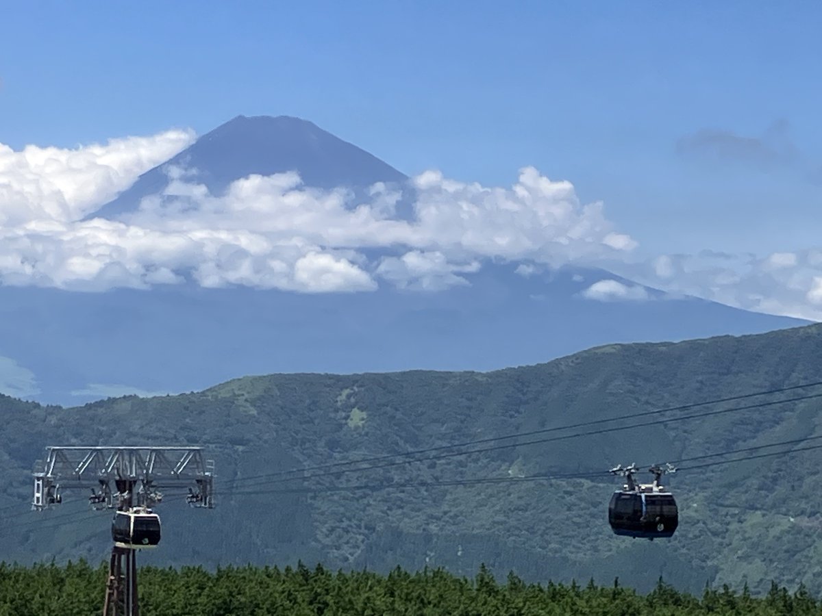 mmrr07's tweet photo. 箱根旅行に行ってきました。登山電車とロープウェイで大涌谷へ。智とニノも連れて行ったよ。☺️ https://t.co/6gAcWcwPY4