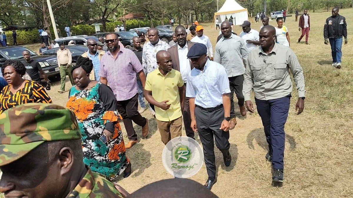 RamogiFM's tweet photo. Jakom mar duond bura mar ODM Gladys Wanga, jagoro mongirore e weche mag arita Dr, Ray Omollo kod jotelo mamoko ochopo Kolweny e kar chung' od bura ma Nyakach e romo mar siro dong'ruok mar ojende.#RamogiFMNews https://t.co/m0arqalWm5