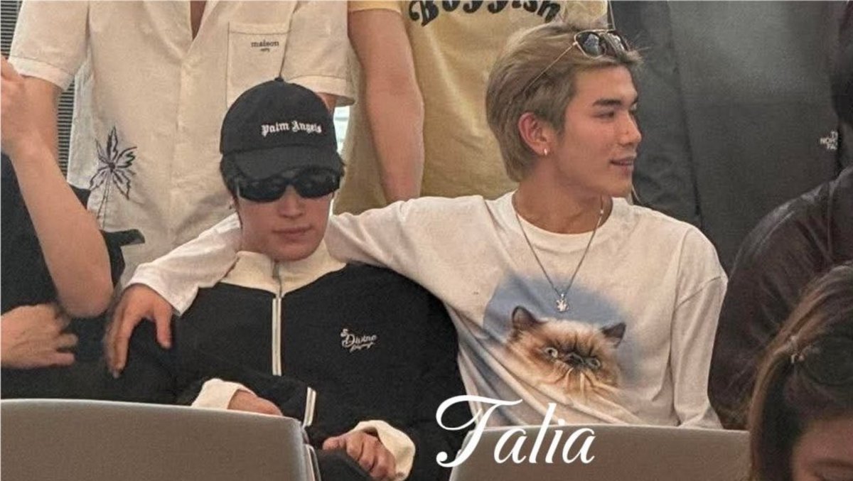 Neko5Black's tweet photo. Oh my GemFot I could burst into tears just seeing them like this I miss them like crazy 😭🥺🤍🤍🤍

#GMMTVFanfestInMacau2026
#GeminiFourth #เจมีไนน์โฟร์ท https://t.co/wWqQLtwlGi