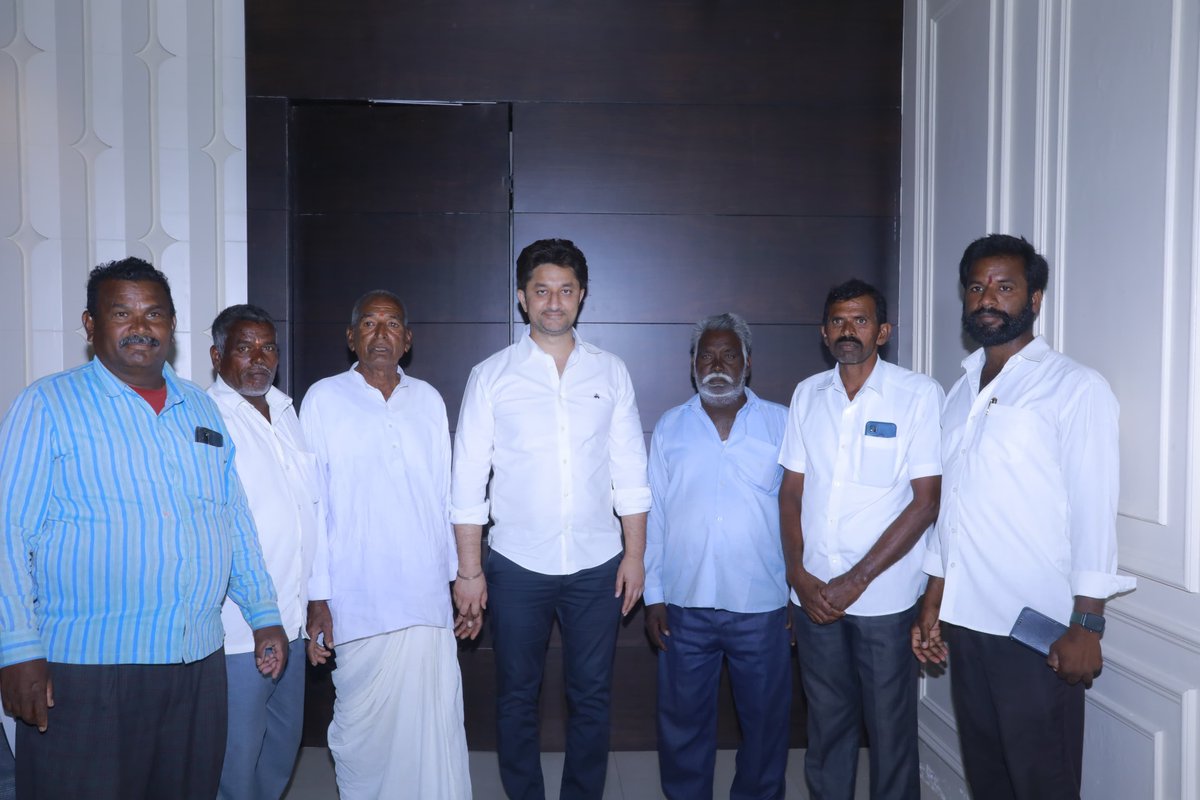RajeshwarVanga's tweet photo. I had the pleasure of meeting the members of the Bhajana Mandali from Krishnapur Village, Chinnakodur Mandal, who called on me on a courtesy visit. I sincerely appreciate their warm gesture and the affection they showed.
#VangaRajeswarReddy #Krishnapur #Chinnakodur #Siddipet #BhajanaMandali #Telangana #PeopleFirst #PublicService #CommunityConnect #TogetherForProgress #SiddipetDevelopment #WithThePeople #ServingThePeople #GrassrootsConnect #TelanganaPolitics