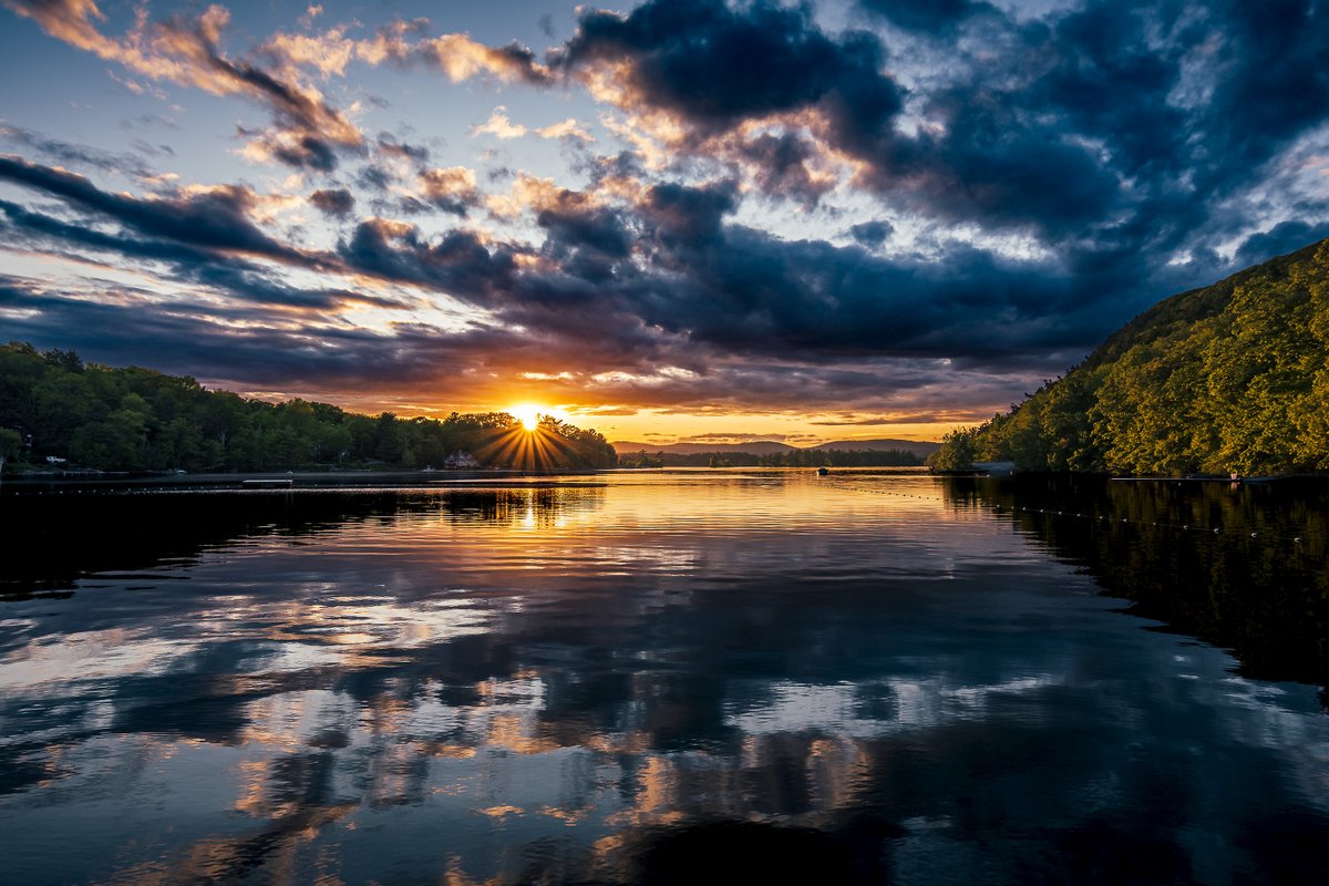 HipExplorer's tweet photo. On this evening, Megunticook Lake reflected nearly every color the sky had to offer. The clouds rolled overhead, the sun found one last opening near the horizon, and for a few minutes the lake mirrored it all.

📍 Megunticook Lake | Camden, Maine
📅 June 1, 2025 https://t.co/jWDZisLzlS
