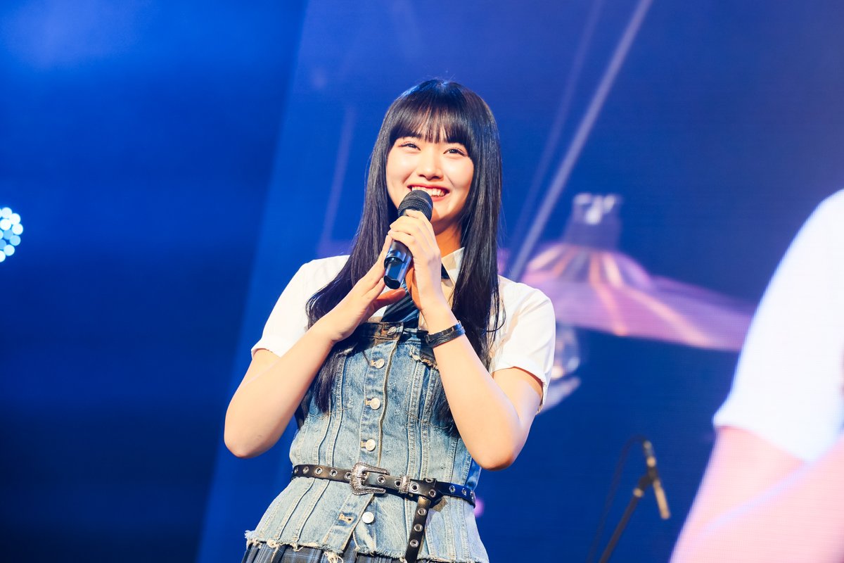 oricon's tweet photo. 櫻坂46山﨑天、ギターかき鳴らし開幕宣言🎸
『閃光ライオット』で10代へ熱いメッセージ
⠀
「あなたが生きている証を
この夏に刻み込む準備はできていますか？」
⠀
📸写真多数
https://t.co/rliJwJCwyG
⠀
#山﨑天 https://t.co/GwuvIT0Yee
