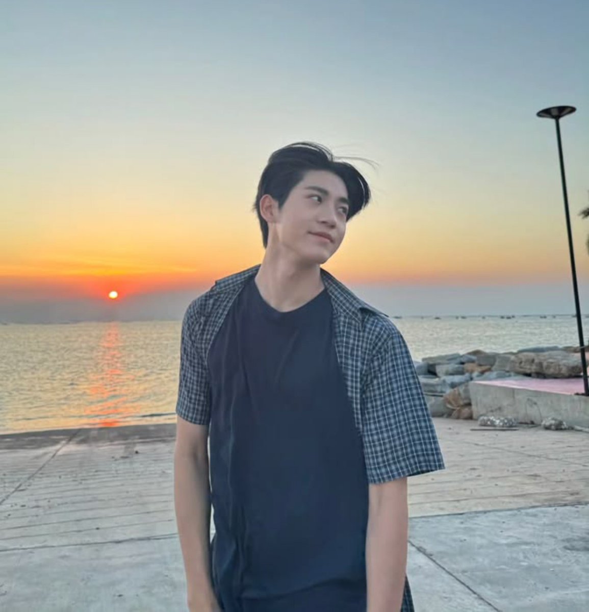 wavestoes's tweet photo. almond sunset photos healed my heart https://t.co/mYdO3aSbfK