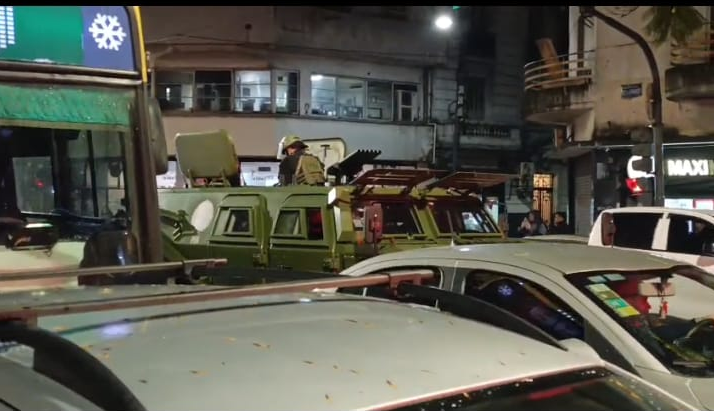 PeladoBoxeo's tweet photo. ¡SACARON TANQUETAS A LA AUTÓNOMA!
Estimados enemigues de la Policía Federal Argentina, es hora de que revisen seriamente lo que comen, lo que toman y lo que se medican.
No sé si reírme, llorar o gritar.
¡DAN VERGÜENZA!
¡LA FEDERAL ESTÁ RE YUMMY! https://t.co/LHYd9sIzq5