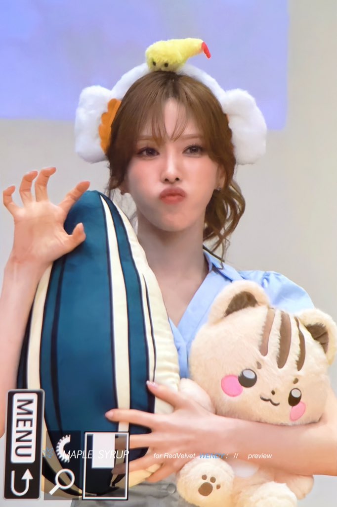 maplesyrup0221's tweet photo. 260807 팬싸 🐿️🌻
#웬디 #Wendy https://t.co/uwWEoliYzO
