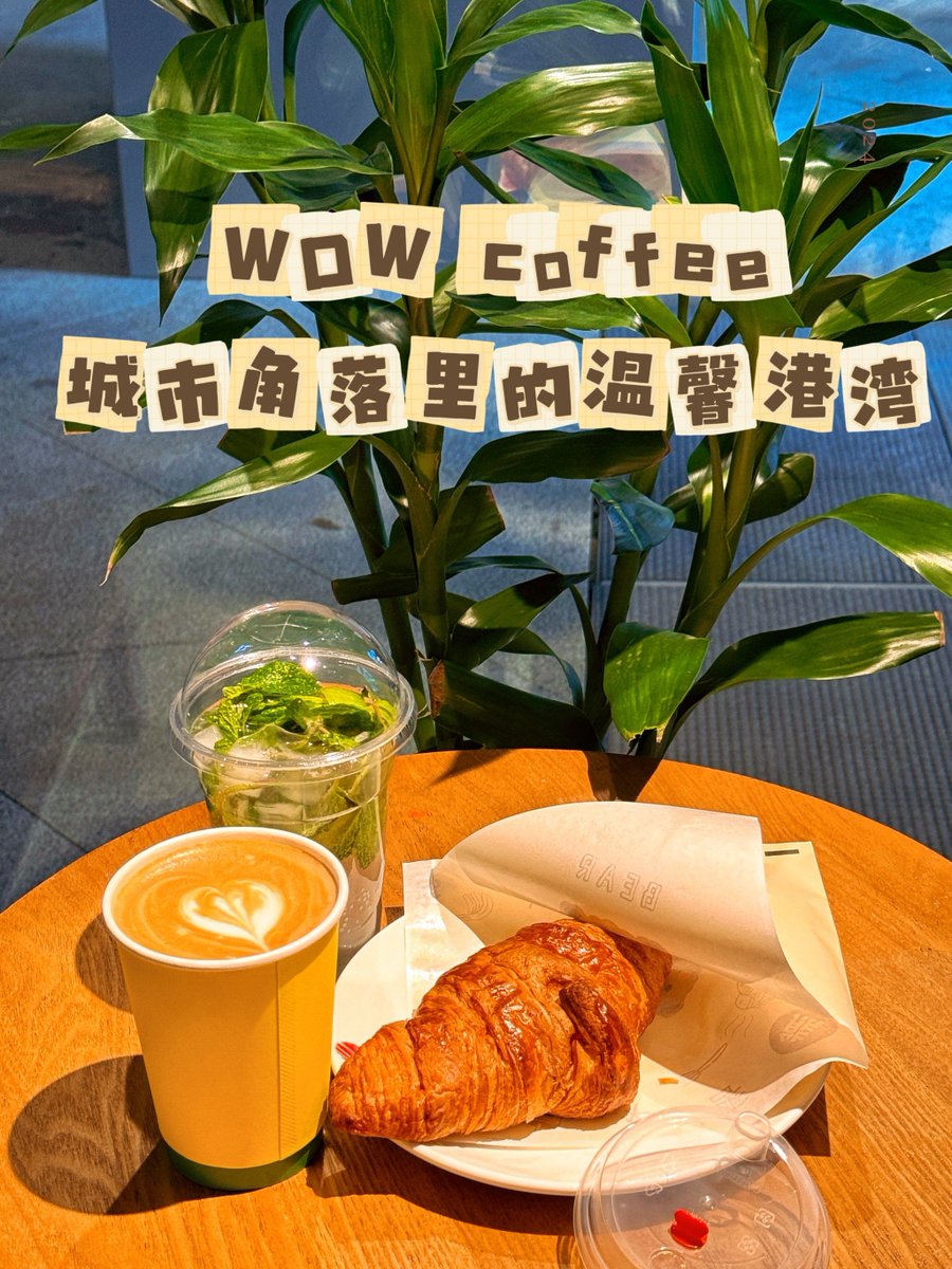 tusizebimawu's tweet photo. [This warm, buttery croissant just straight up saved my rainy Tuesday—crispy layers and all that flaky goodness, I’m in food heaven rn ]， https://t.co/YqvTWcfTq9