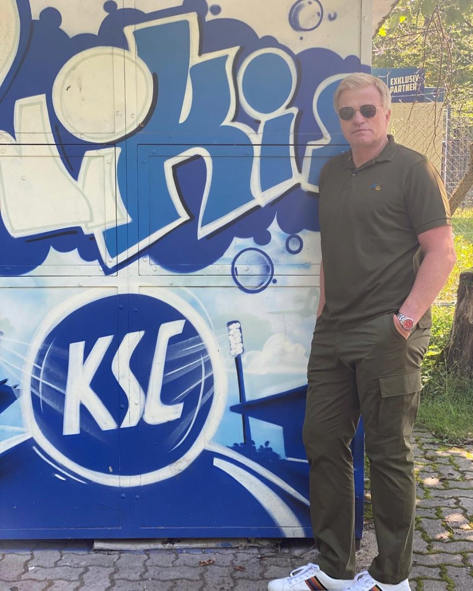 OliverKahn's tweet photo. In Germany, the 2. Bundesliga kicks off today.
Of course, I'm rooting for @karlsruhersc—let's see what this season has in store.
🔵⚪️ https://t.co/GxEvZsxwXv