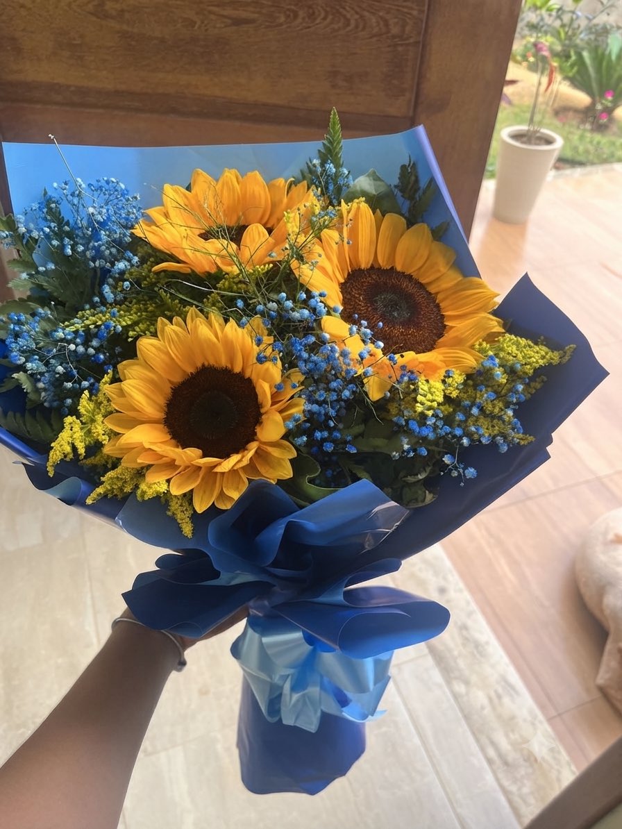 sunflowerchives's tweet photo. Do you like this sunflower? https://t.co/O79KhFVtvx