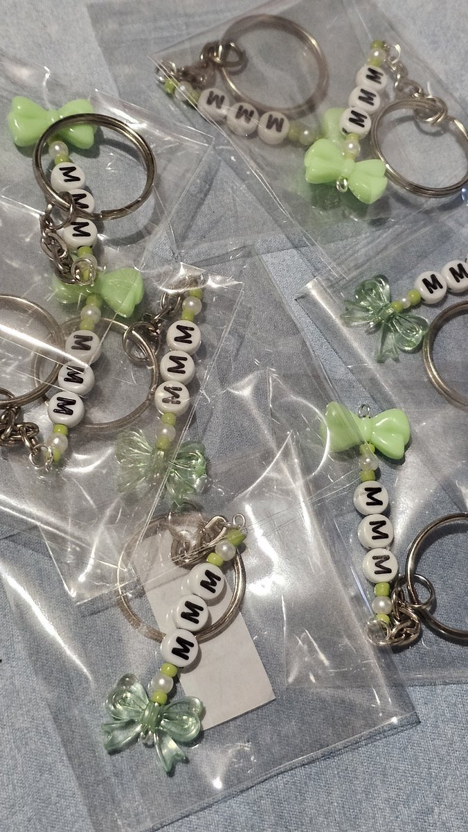 miiraclecart's tweet photo. ✧˖° 4WARD IN MANILA FREEBIES✧˖°  

here are the freebies i prepared for tomorrow's concert 🫶

✿ shaker/beads keychains
✿ necklace
✿ crochet clover keychain 

i'll be around araneta tom haha not sure pa kung saan pero see youuu!~
#MAMAMOO4WARDINMANILA #MAMAMOO https://t.co/b1HLY9wRKT