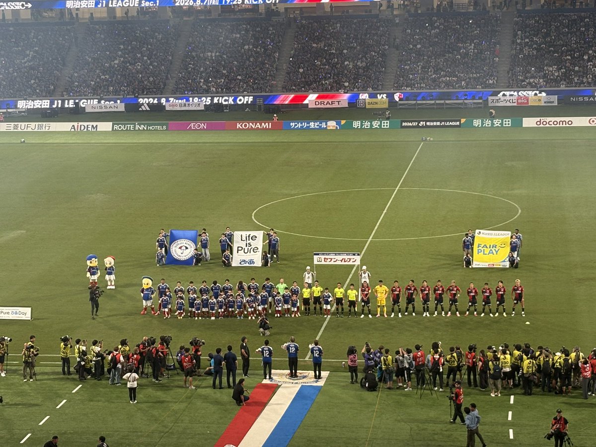 Koizumi's tweet photo. 26/27の開幕戦、逆転で4-3勝利となりました！ファン、サポーターの皆さんがスタジアムを最高な雰囲気にしてくれて、選手を後押ししてくれました！徳田選手のゴールがVARで取り消しになっても、なお大きくなる声援に逆転を確信してました！
レオとチャッキーの2ゴールずつの活躍、交代選手まで含めた全員で掴んだ勝利です！
ただ、やはり3失点はいただけないので、もう一度トレーニングで修正して来週のホーム開幕戦に備えます。
引き続き応援を宜しくお願いします！
#共闘
