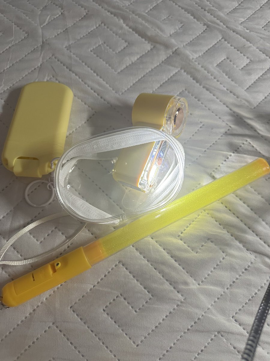 DBinfinity20's tweet photo. Hindi yellow outfit ko bukas pro yellow nman mga dala ko.. pwede na cgro to!

(Pa- trade po..)
-sa dami ng food treats need mg alcohol before kumain😉
-sa pnahon ngyn anywhere,everywhere need emergency whistle &amp; light.. plus pen for DB’s signature 😁

#DustBiaLoveActually https://t.co/JJ7BMbt2Mt