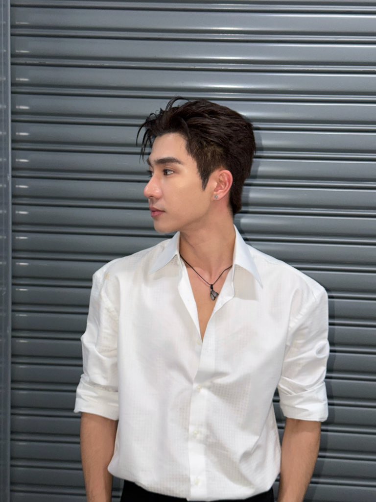 TrendforPS_TH's tweet photo. “แล้วถ้าเลือกที่จะอยู่ต่อ…ผมจะได้อะไร”

“ตัวฉัน”

“ขาดทุนชะมัด”

#HeartboundSeries
#PerthSanta #เพิร์ธแซนต้า https://t.co/viIwvvvYAu