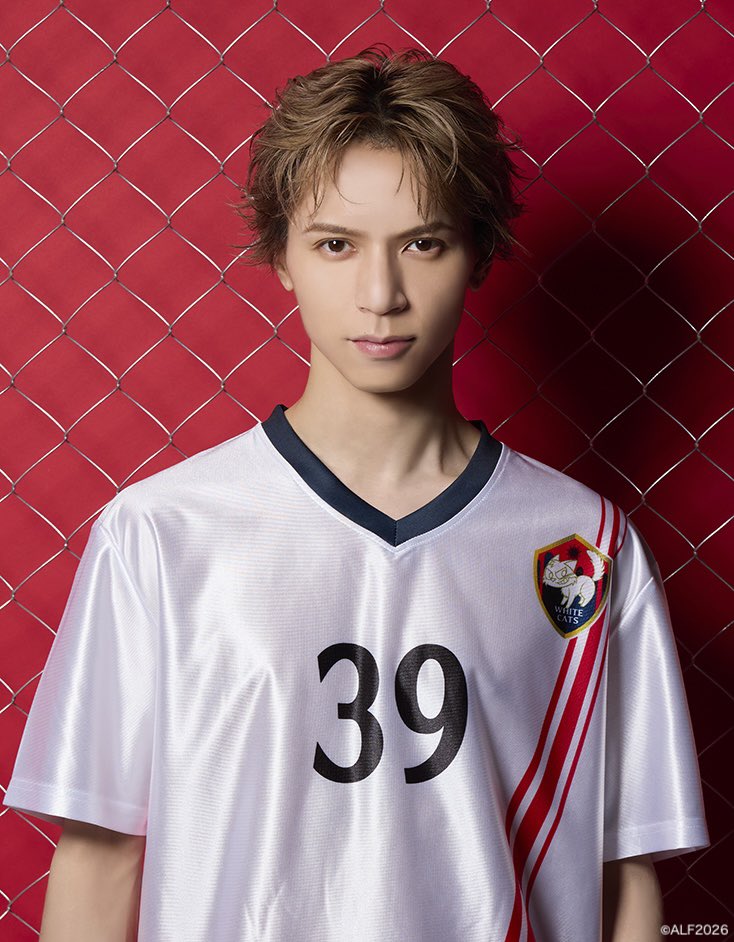 Ryo_Kitamu's tweet photo. 『ACTORS☆LEAGUE in Futsal 2026』

ビジュアル解禁！！

海外のクラブチームからきた助っ人選手ばりのオーラを放ってますが
東京支社事業部マーケティング戦略室 室長です

今年も勝ちに行きますもちろん
ディフェンスはまかせろ💪

#アクターズリーグ⚽️ https://t.co/dVQkEDElAK