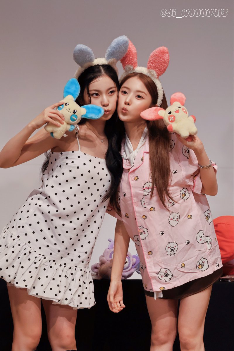 ji_woooo413's tweet photo. 260806 makestar

💙➖⚡️ ❤️➕⚡️　

#NMIXX #엔믹스 #JIWOO #지우 #KYUJIN #규진　#쮸뀨미 https://t.co/uWrR82voza