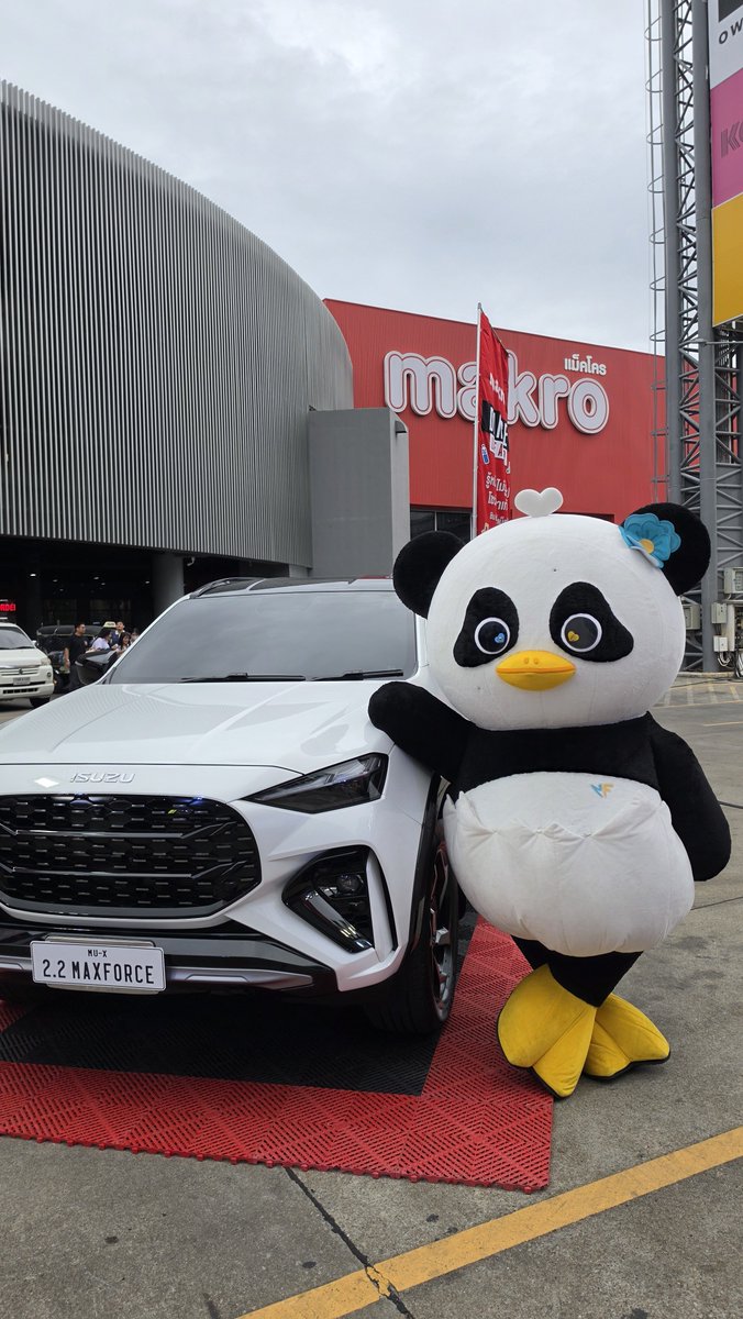 lunar_GMMTV's tweet photo. ขอบคุลพี่ ISUZU ที่ชวนนุมาเต้ล น้องย่าน้องยายมากัลเย้อะเลย กลับบ้าลกัลดีๆกินอิ่มนอนหลับละมาเจอกัลอีกนะจ๊าห์ รักนะเนี่ยห์

#YuuchanxLunar https://t.co/cRJ7iMkdKC