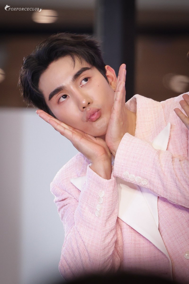 forceofficial_'s tweet photo. น้องแอฟ้อดเองงับ 🦊💕

FORCEBOOK WITH SHOKUBUTSU
#ShokubutsuXForcebook 
#fforce_ @fforcejs https://t.co/IYkM21GVnS