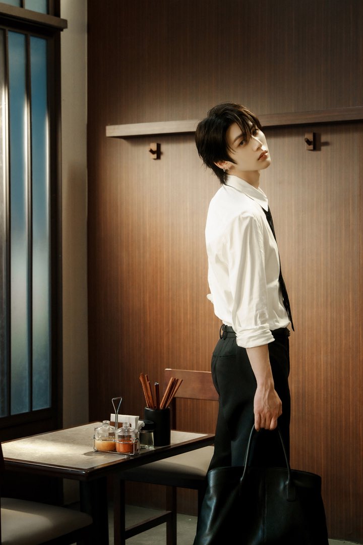 now_f1nd's tweet photo. 뮤비 포토 감성 대박이다 https://t.co/c7W1yRKiCb
