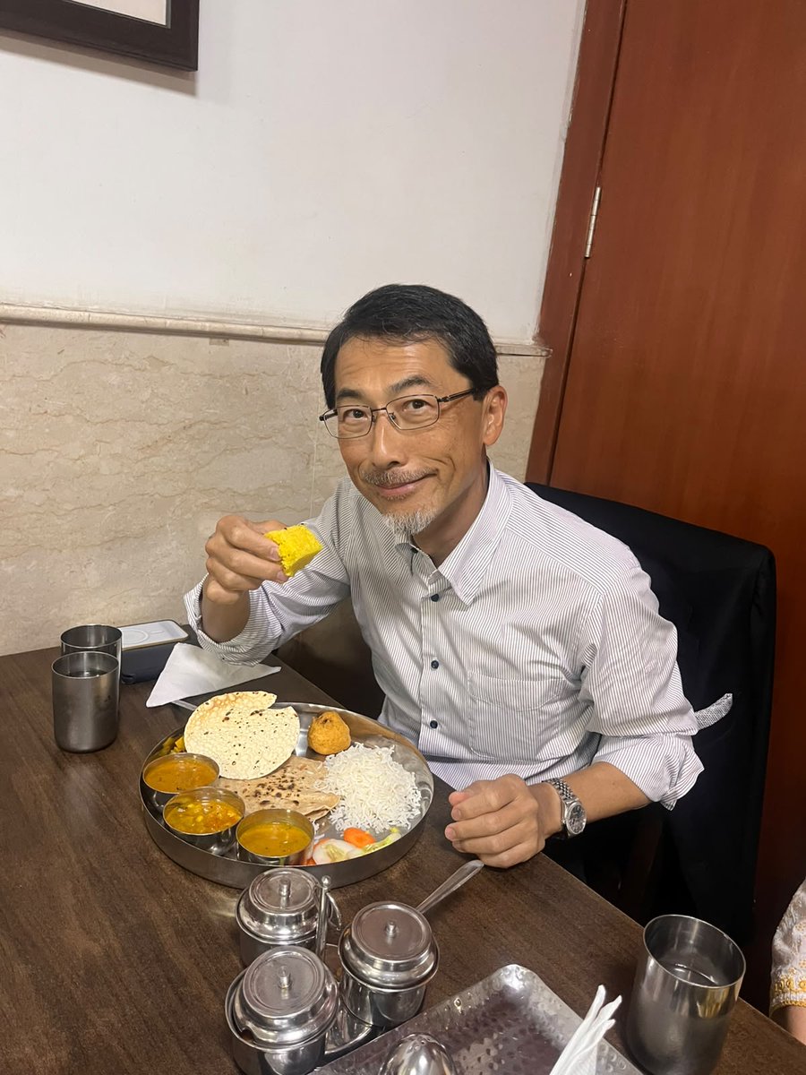 JapanAmbIndia's tweet photo. Enjoyed Dhokla with Chaas at #GujaratBhawan! 😋 A cozy lunch with my staff.

ગુજરાતી ઢોકળા ખાવાની અને છાશ પીવાની અનેરી મજા માણી ! https://t.co/VhS7jPe8py
