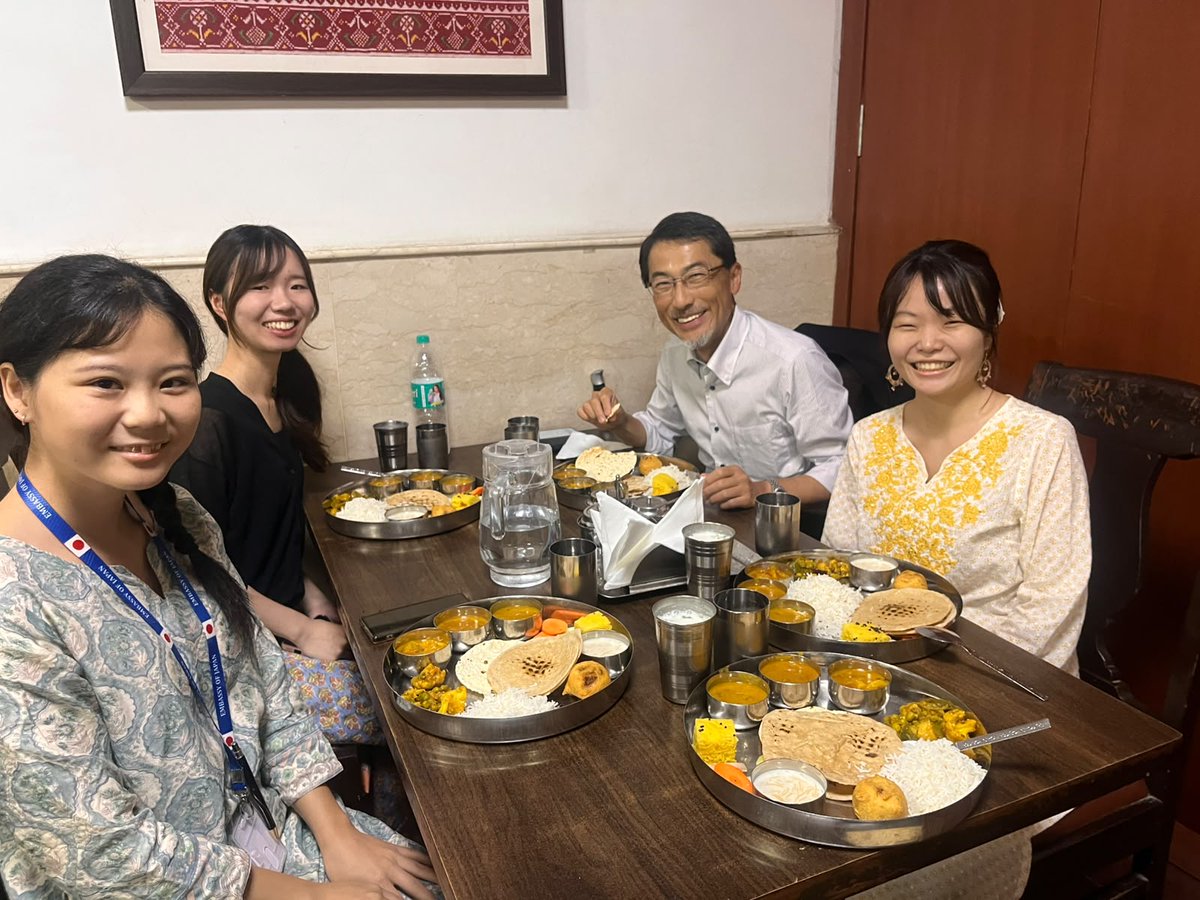 JapanAmbIndia's tweet photo. Enjoyed Dhokla with Chaas at #GujaratBhawan! 😋 A cozy lunch with my staff.

ગુજરાતી ઢોકળા ખાવાની અને છાશ પીવાની અનેરી મજા માણી ! https://t.co/VhS7jPe8py