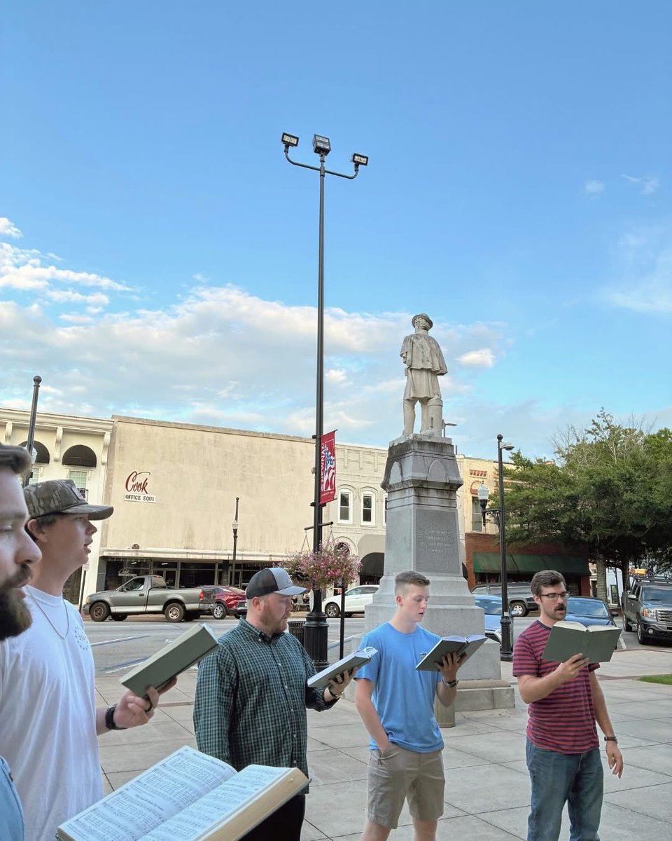 Across_Dixie's tweet photo. 🎶 Singing hymns around the Confederate monument in Newnan Georgia. 

🫡 If you can visit a Confederate monument this weekend. 

#Neverforget
#confederate #bettersouth #southern #confederateflag #sonsofconfederateveterans #scv #civilwar #oursouth #southerner #Dixie https://t.co/QIigeJpTIv