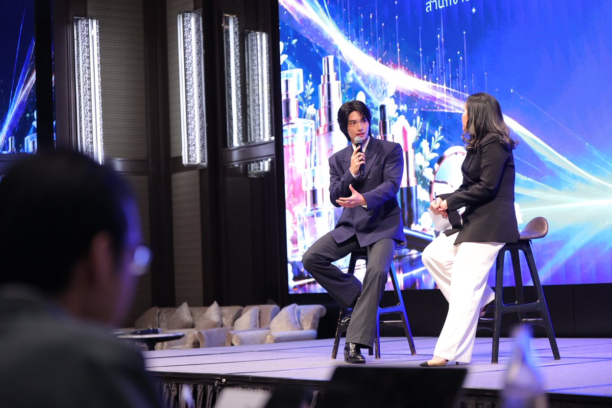souri_bkk's tweet photo. SOURI รู้สึกเป็นเกียรติที่คุณเมธวิน โอภาสเอี่ยมขจร Co-founder & CEO ได้รับเชิญร่วมแบ่งปันแนวคิดและประสบการณ์ ภายใต้หัวข้อ “Flavor of Thailand: Soft Power Creator Forum” ในงานสัมมนา From Local to Global พลิกทุนท้องถิ่น ทะยานสู่เวทีโลก  เราเชื่อว่า Soft Power คือการต่อยอดอัตลักษณ์ ความคิดสร้างสรรค์ และเรื่องราวของไทย ให้กลายเป็นคุณค่าที่สร้างโอกาสใหม่ ๆ และผลักดันสินค้าและบริการ���ทยสู่เวทีโลก  ขอขอบคุณสำนักงานนโยบายและยุทธศาสตร์การค้า (สนค.) กระทรวงพาณิชย์ ร่วมกับมหาวิทยาลัยธรรมศาสตร์สำหรับโอกาสอันดีที่ให้ SOURI ได้ร่วมแบ่งปันประสบการณ์ แลกเปลี่ยนมุมมอง และเป็นส่วนหนึ่งในการขับเคลื่อน Soft Power ของไทยให้เติบโตอย่างยั่งยืน 🤍  #SOURI #SOURIBKK