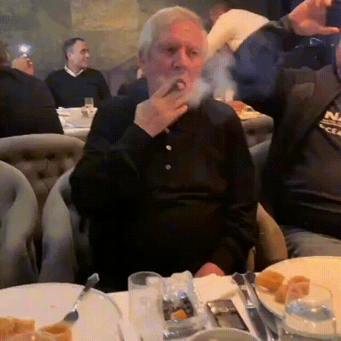 whoalwaysgetmad's tweet photo. @haskologlu cünkü artık korku evinizden iceri girdi. bi cırpıda 2 capulcuyu öldüren adamın öfkesi degil. istediginde hepinize ulasabilen adamın öfkesi bu. 
dayımı öldürdünüz ben de teker teker hepinizi öldürücem. https://t.co/ktIiZ3r9rM