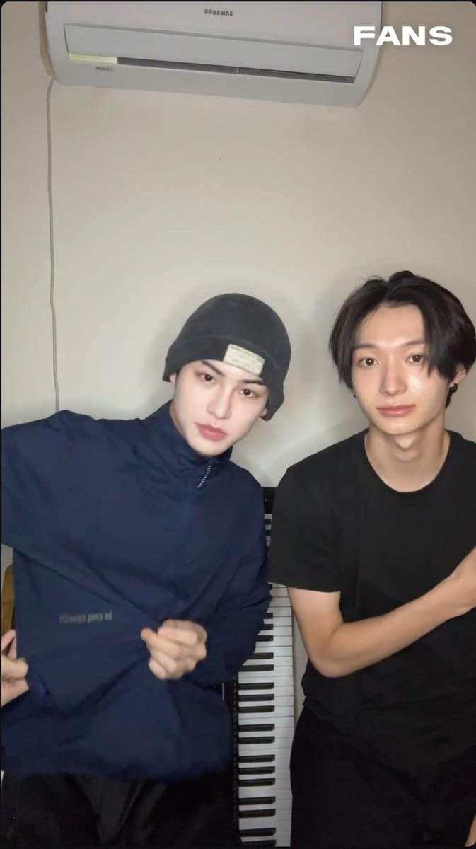 hwa3il's tweet photo. 민재가 요새 애용하는 옷=르꼬끄 바람막이 https://t.co/UtLUAPpk6d