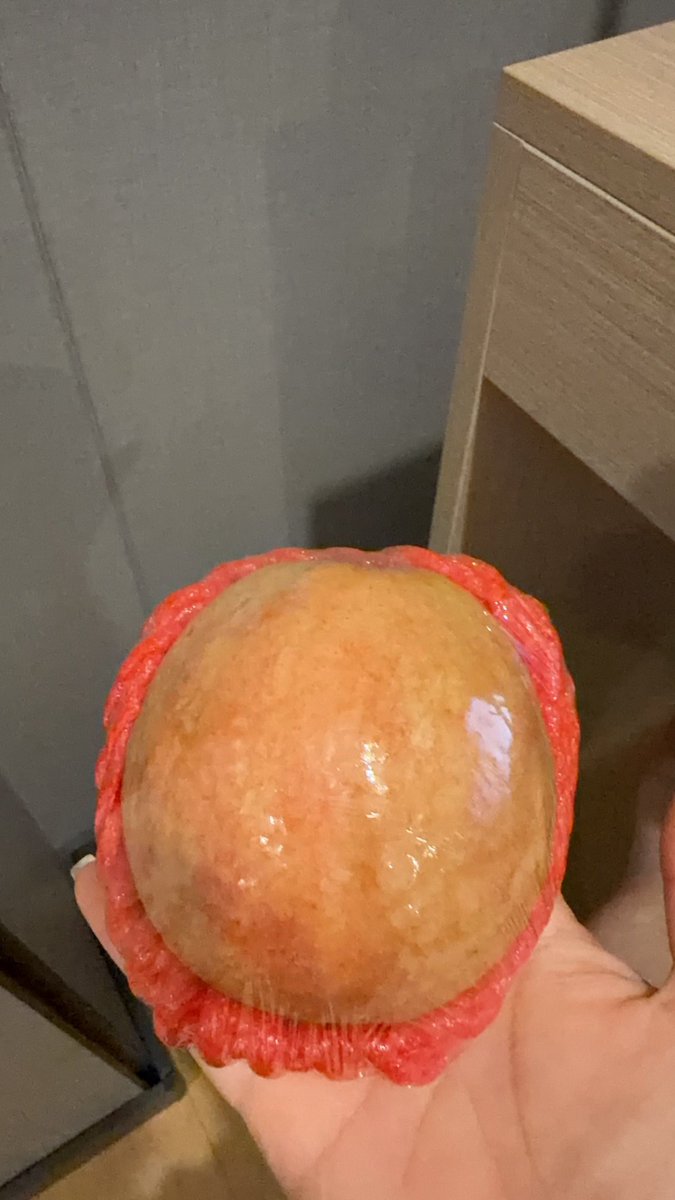 CQbvbpoa's tweet photo. I think eating some fruit in the morning is very important because it helps replenish vitamins! It’s a really great choice!😋 https://t.co/kvUnFqyOWB