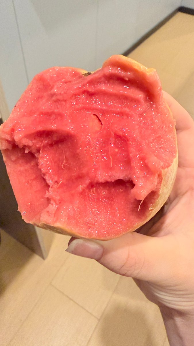 CQbvbpoa's tweet photo. I think eating some fruit in the morning is very important because it helps replenish vitamins! It’s a really great choice!😋 https://t.co/kvUnFqyOWB