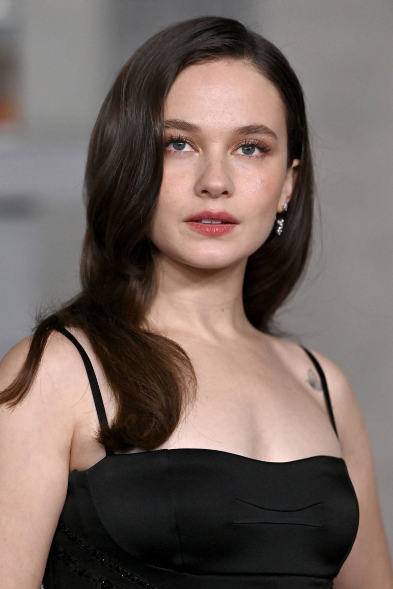 Megalaioffcl's tweet photo. Cailee Spaeny has that rare kind of beauty you can't stop looking at 🖤 https://t.co/CfSDZzJy2x