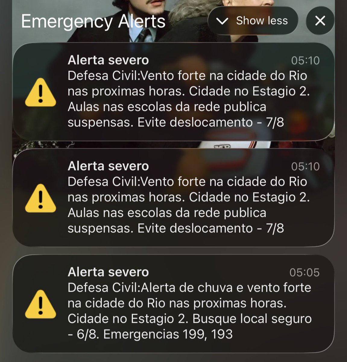 junnistt's tweet photo. hoje foi alerta triplo, aparentemente vai acabar o mundo mesmo 😨😨😨 https://t.co/Ibw63TqfQ4