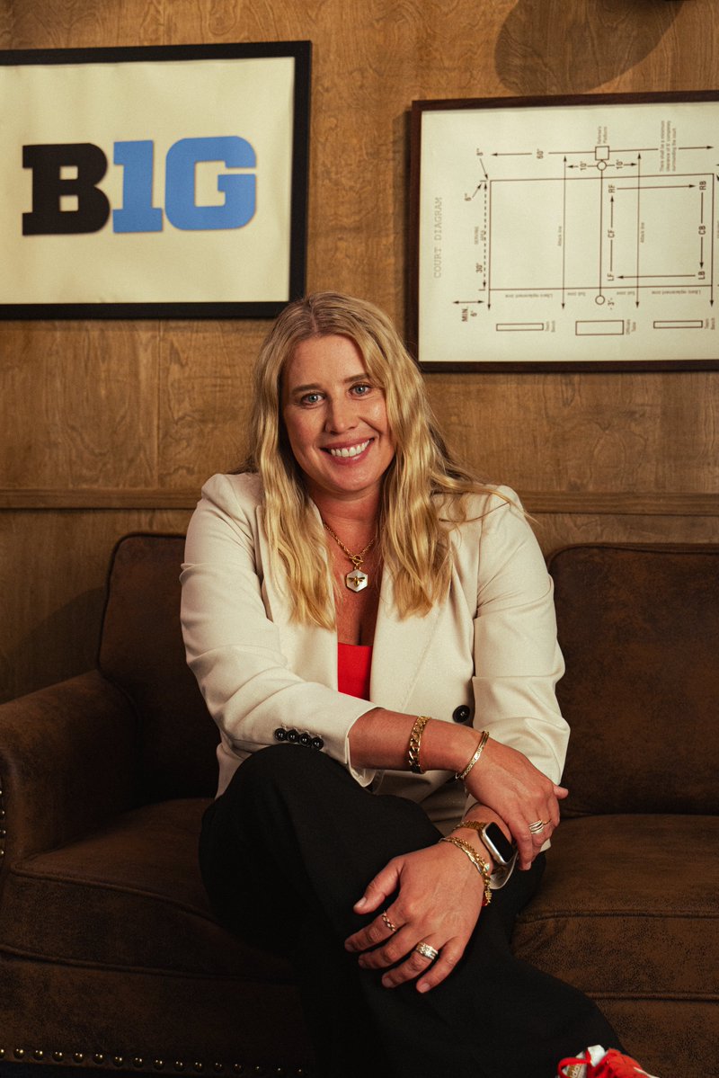 bigten's tweet photo. Chic. 

@HuskerVB x @Huskers https://t.co/2ZBADM5dB3