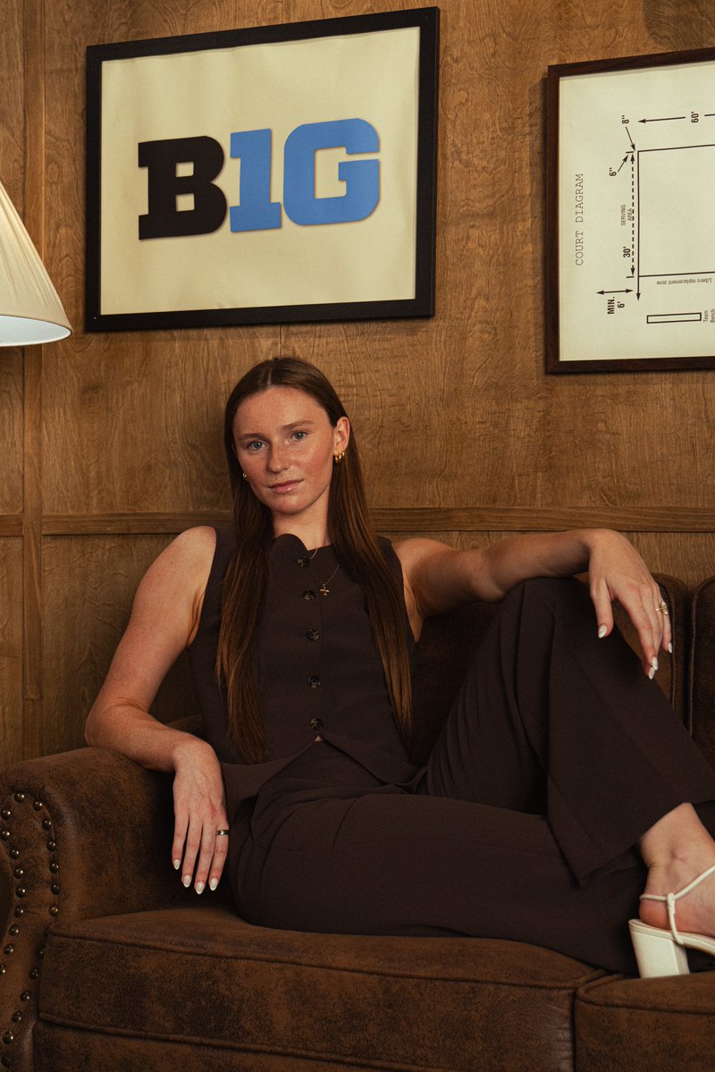 bigten's tweet photo. Chic. 

@HuskerVB x @Huskers https://t.co/2ZBADM5dB3