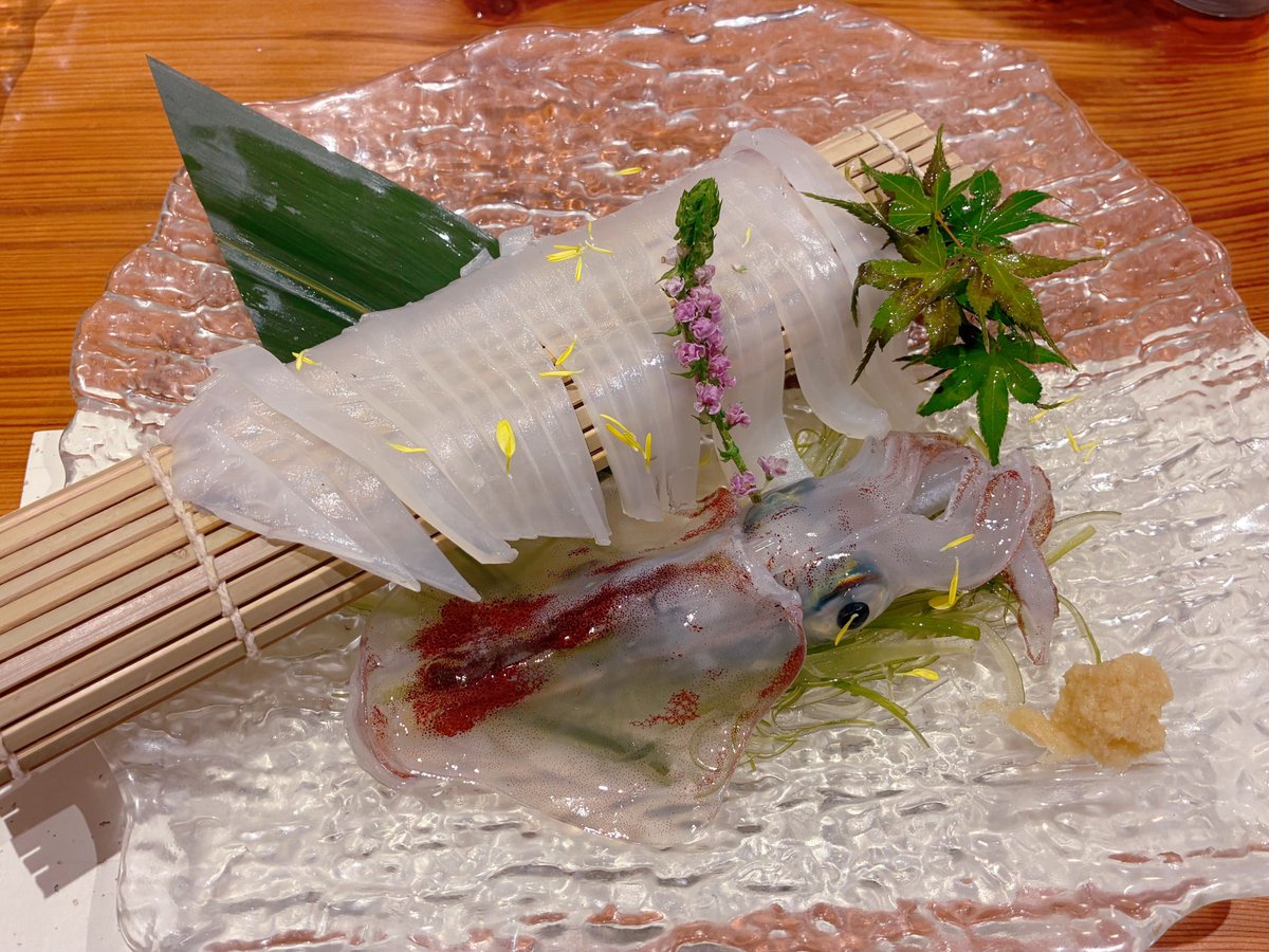 ccmnt_227's tweet photo. ママンのお誕生日祝いに新鮮なイカ食べたよん🦑 https://t.co/ArbAq4Y7E4