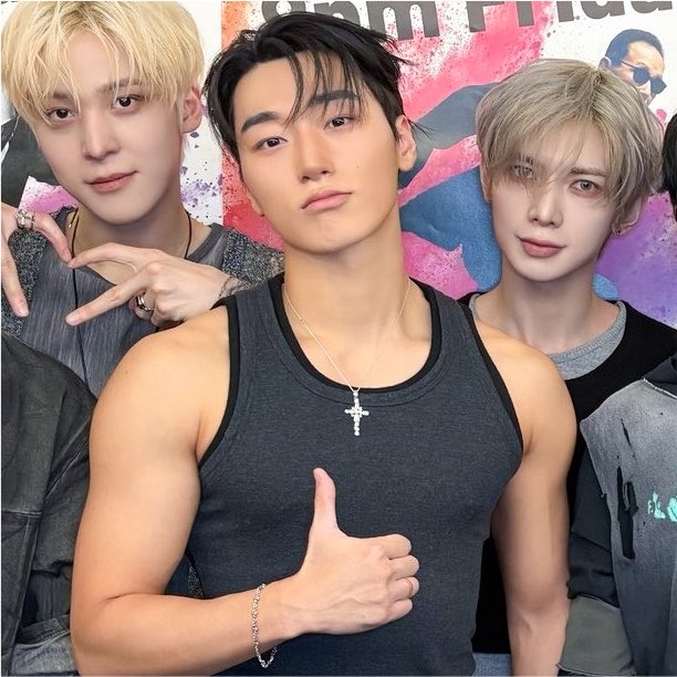 heartinsani's tweet photo. his kitty face and biceps DO NOT match at all https://t.co/yKThTAvkHj