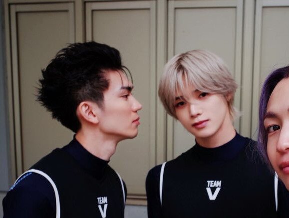 andTEAM_K's tweet photo. Jadi gini ceritanya 
- kei sama yuma ada di satu grup yg sama (&amp;TEAM)
- yuma sama acchan pernah satu grup
- acchan sama kouhei pernah jd couple di JBL (taikan yoho)
- kouhei sama kei satu projek film bareng (blue lock LA)
- Hari ini kouhei, kei sama yuma satu konten bareng 😭 https://t.co/q6ikCMFqMn