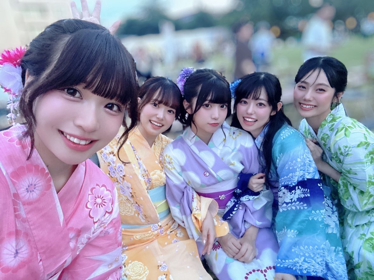 maebashiwitches's tweet photo. 🎆明日は #前橋花火大会🎆
暑い日になりますので、水分補給を怠らず一日健康に過ごしましょう！

✅10:00～
「花火大会応援！前橋出張ゲーマーズ」
前橋 小川屋様2階特設会場 
✅17:15～
まえばしラジオ(まえばしCITYエフエム)84.5MHz
直前特別番組「#前橋ウィッチーズ とMATSURI day PARTY」
✅18:50～ 
有料観覧席メイン会場 敷島緑地河川敷会場
オープニングセレモニー
✅19:27～（予定）🎆
「アニメ『前橋ウィッチーズ』劇場版公開記念プログラム　前橋からミラクル起こす！～Dreamy Dreamy Flower～」

（お写真は昨年第69回花火大会です！）
