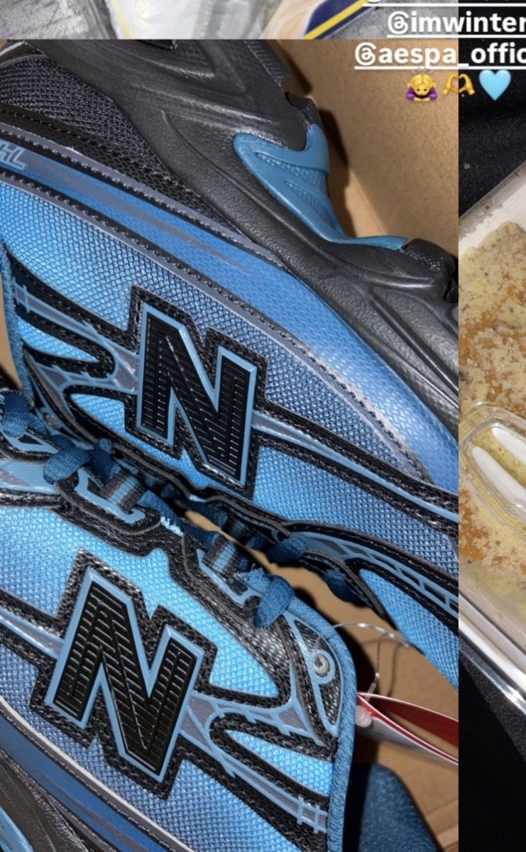 WinterPopbase's tweet photo. It seems Winter has given the team aespa dancers New Balance shoes,

This is the New Balance 740 in the Streamsong with Black colorway, featuring a blue and black design, which was released last week

WINTER NEW SOLO STAGE
#윈터솔로춤춘다
#WINTERxSYNK_COMPLaeXITY https://t.co/tztqaiVrtJ