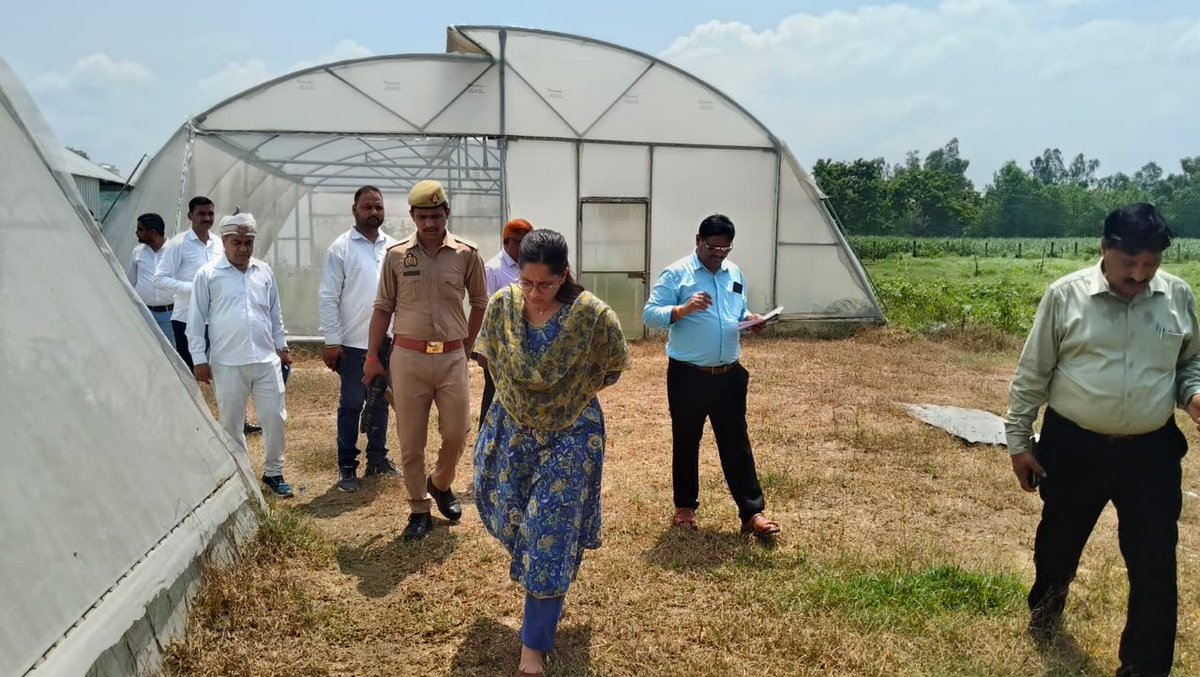 CdoHardoi's tweet photo. आज दिनांक 07-08-2026 को हाईटेक नर्सरी, थमरावा का निरीक्षण किया। निरीक्षण में सीड सोइंग मशीन एवं चलित स्प्रिंकलर सिंचाई यंत्र खराब पाए गए। इस हेतु उत्तरदायी संबंधित कर्मचारियों का वेतन अग्रिम आदेशों तक रोकने के निर्देश दिए तथा 15 दिवस के भीतर नर्सरी का संचालन मानकों के अनुरूप सुनिश्चित करने के निर्देश दिए। भविष्य के लिए सचेत किया गया कि लापरवाही पर उत्तरदायित्व तय करते हुए कठोर कार्रवाई की जाएगी। @upgovt @upRulDev @CMOfficeUP @InfoDeptUP
