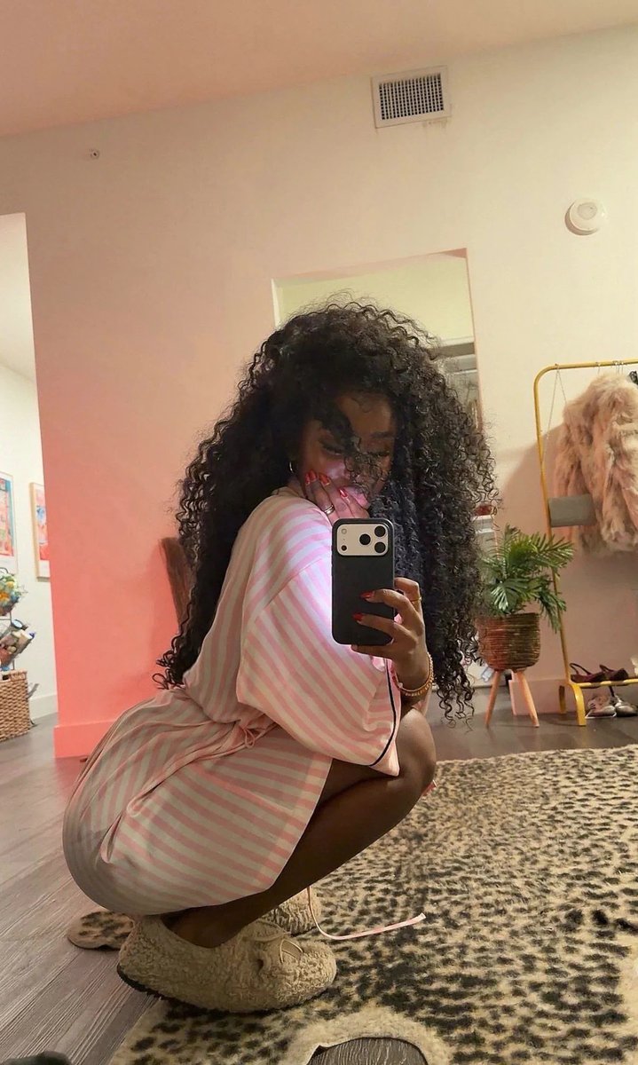 Paristhegodd3ss's tweet photo. good morning losers NYC TRIP TODAY ! fund my whole day 

femdom humanatm drain cashcow whalesub domme feet cuck sissy finsub paypig findom https://t.co/dyHSjz2Vci