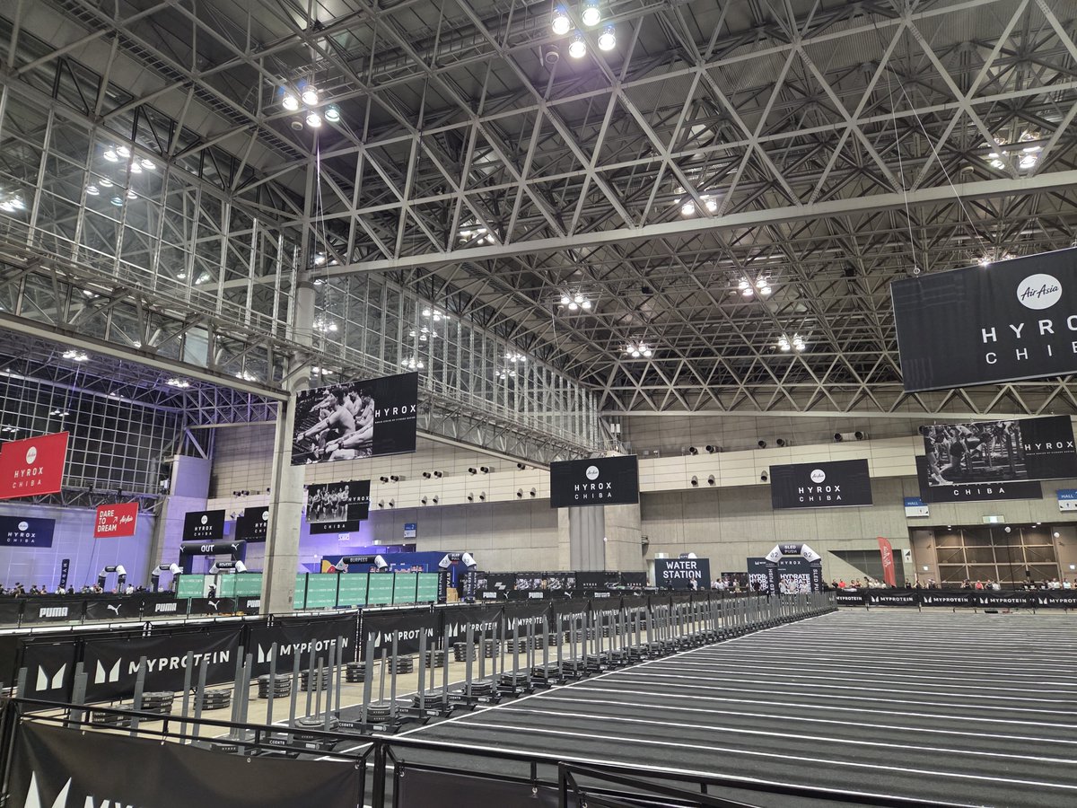 _doppy's tweet photo. HYROXを初めて観戦してきた。
こういうサーキット系トレーニングは部活でよくやってたなあなんて、思い出しながらみてました。
無酸素と有酸素の融合でキツいんすよね。個人だけどチームワークって感じた。
重りを押すやつがとても大変そうだったけど、かなり重いのかな🤔今度出てみたいな。

#HYROX https://t.co/u4RPdFmHhW