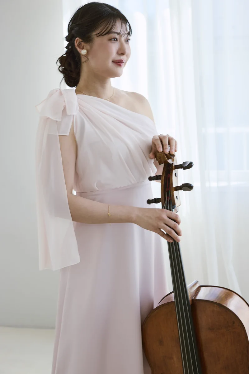 新倉瞳 Hitomi Niikura (@hitomi_cello) / X