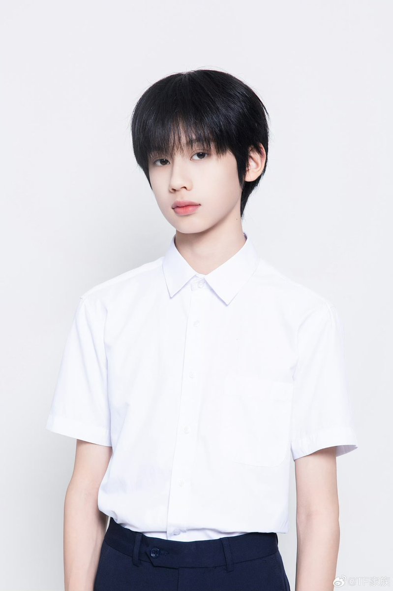 luv4mx_'s tweet photo. ⟢𝐏𝐫𝐨𝐟𝐢𝐥𝐞 𝐘𝐚𝐧𝐠 𝐲𝐮𝐧𝐡𝐚𝐨♥︎

 ชื่อ: หยางอวิ๋นฮ่าว
ชื่อเล่น: อวิ๋นก๋ายก่าย(云改改) 
วันเกิด: 08-07-2012 🎂
ปีนักษัตร: มังกร 🐉
ราศี: กรกฎ ♋
ภูมิลำเนา: เฉิงตู มณฑลเสฉวน
เปิดตัวครั้งแรก : 26-12-2025
งานอดิเรก: แกะพัสดุ, รอพัสดุมาส่ง
ความสามารถพิเศษ: แขนยาวเป็นพิเศษ, ขายาวเป็นพิเศษ
ลักษณะนิสัย: คนที่ดูเศร้าที่สุดใน TF Entertainment 55555
สีประจำตัว #422256 #EAEDF2
 
#杨云皓 #Yangyunhao #หยางอวิ๋นฮ่าว