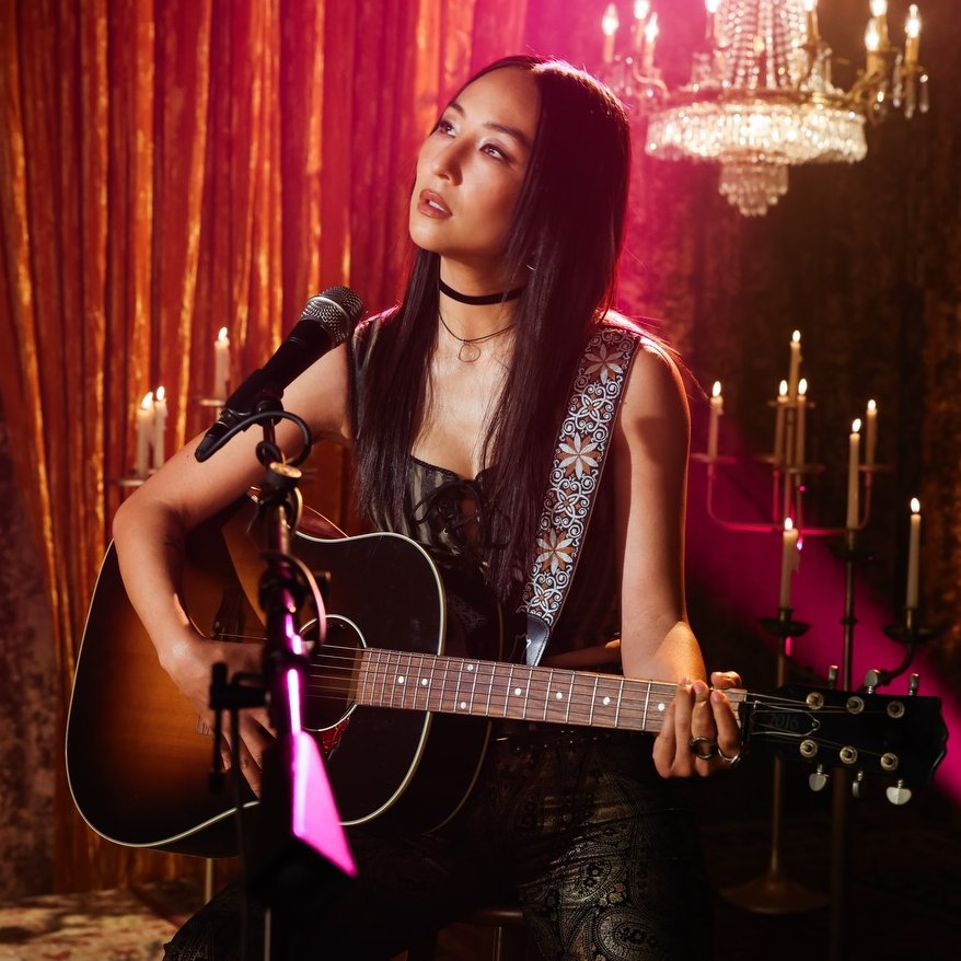 TimesSwift's tweet photo. Greta Lee talks about her admiration for Taylor Swift in a recent interview:

"I just have such a tremendous respect for that ability, to put an idea into action and to just do it like that, and as a woman, I have a lot of admiration for her." https://t.co/DyCEp7aA5q