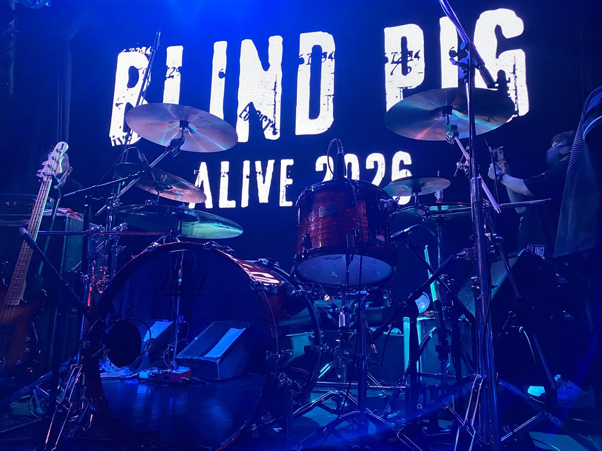 WildSideTokyo's tweet photo. BLIND PIG、24年振りの奇跡のワンマンは熱狂的な盛り上がりでFINISH！
エアコン全機を全開にしましたが、熱気に負けました…。
凄まじいステージを目の当たりにしました！
メンバー・スタッフの皆様ありがとうございました！
ご来場の皆様もありがとうございました！ https://t.co/hsAWdJ5bEl
