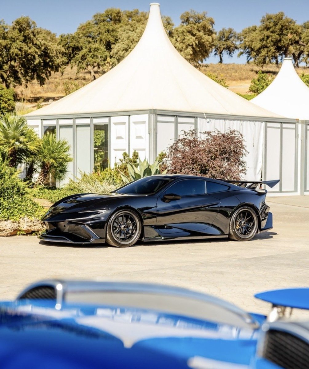 brakker56's tweet photo. 10 bucks to the car geek that can tell me what car this is. https://t.co/muBZeRLWIj