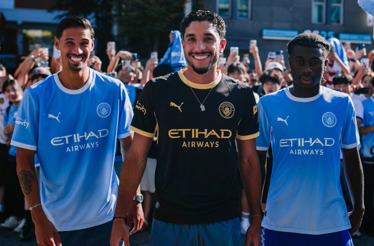 ManCity's tweet photo. A special visit to Man City House by @PUMA in Seoul - thank you to our incredible fans for coming down 🩵

An unmissable pre-season destination, don't miss out on visiting at Scène in Seongsu-dong before 9 August! 🇰🇷 https://t.co/8FmWgxyqYK